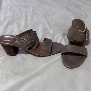 CLARKS Ralene Champagne Gold Leather Open Toe Strap Heeled Sandal size 8.5